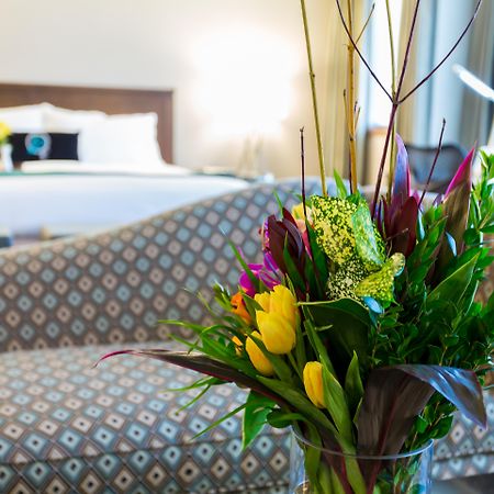 Hotel Blackfoot Calgary Exterior photo