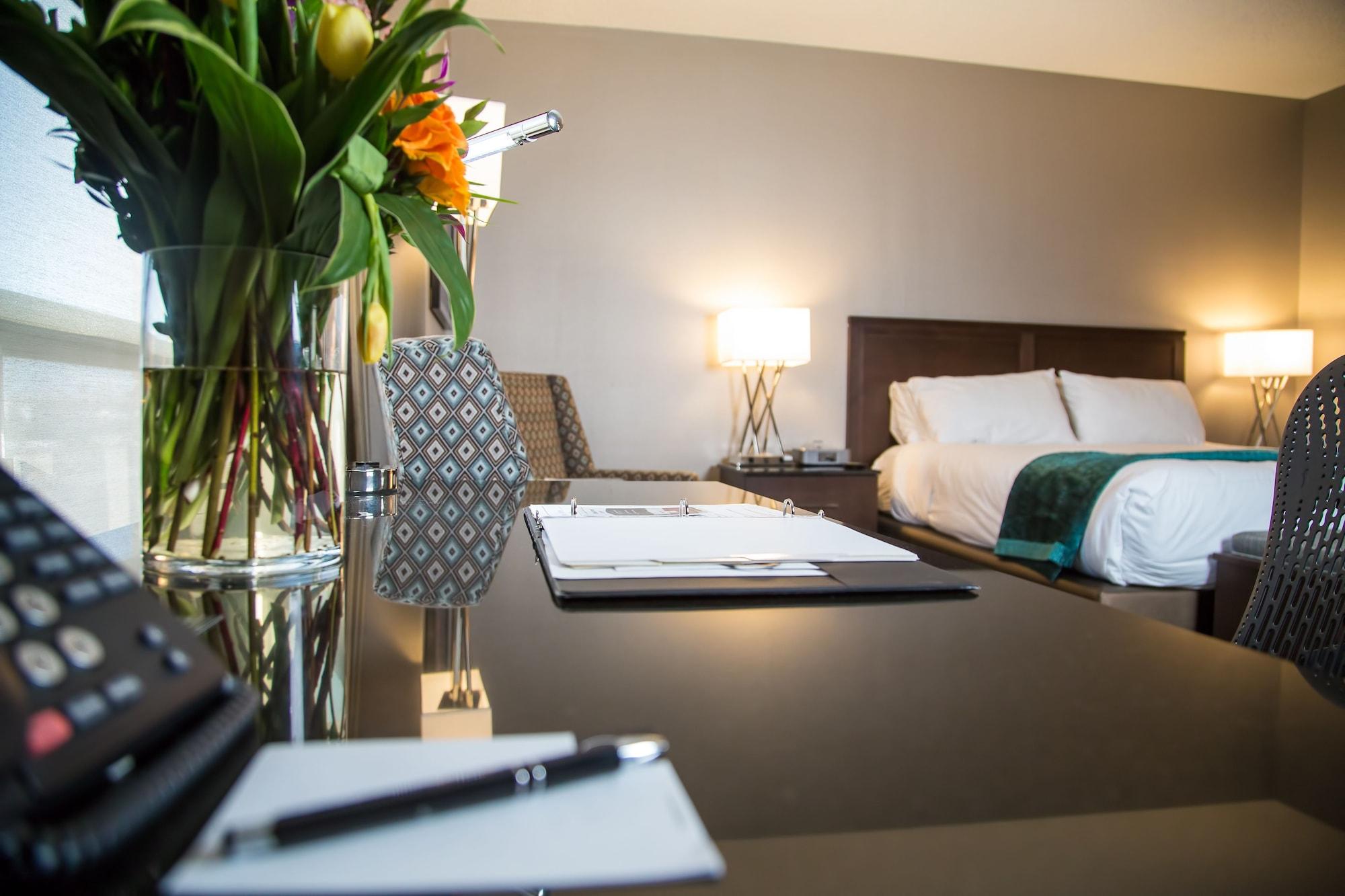 Hotel Blackfoot Calgary Exterior photo