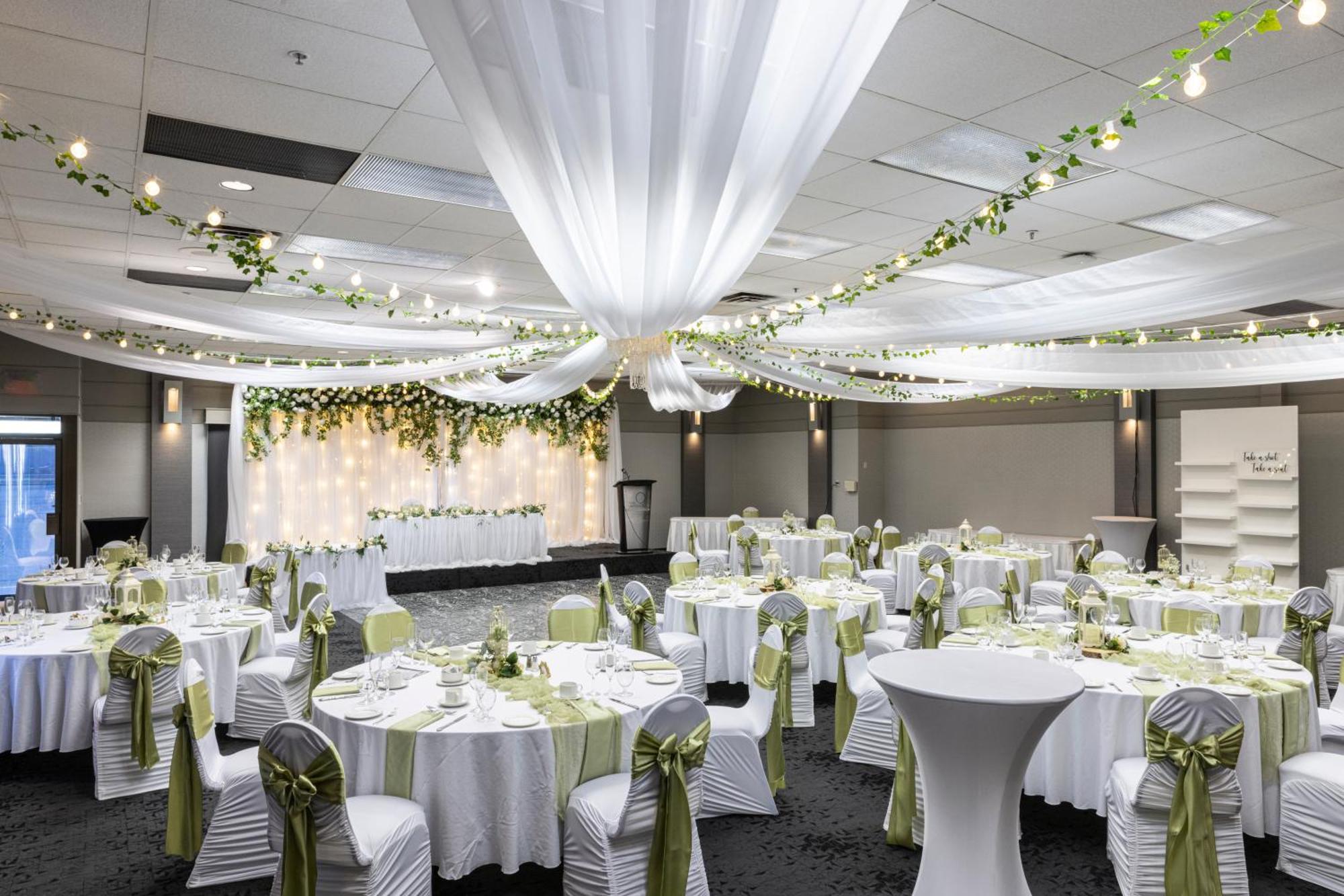 Hotel Blackfoot Calgary Exterior photo