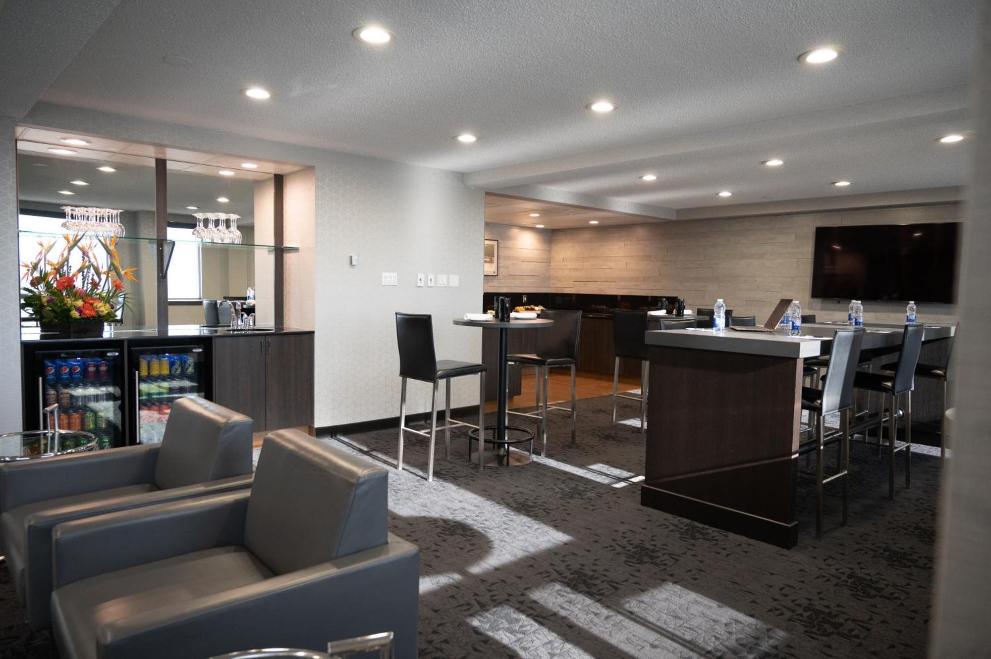 Hotel Blackfoot Calgary Exterior photo